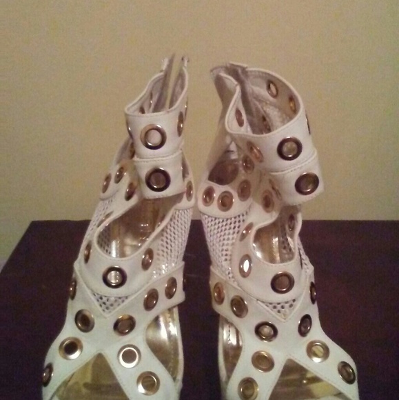 Heels - Picture 4 of 4